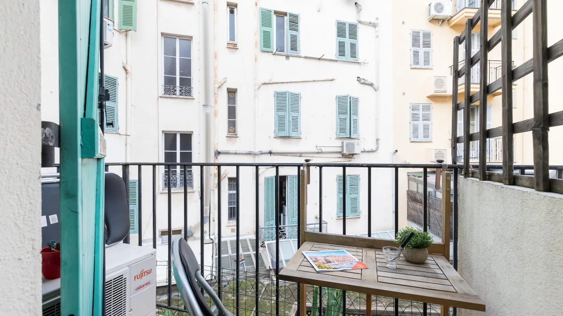 Magenta Square Central 1 Bdr With Ac Nice