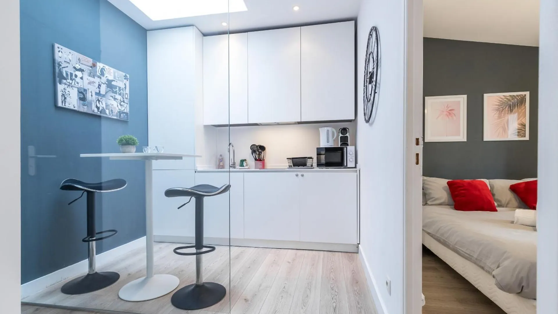 Magenta Square Central 1 Bdr With Ac Nice 0*,  France