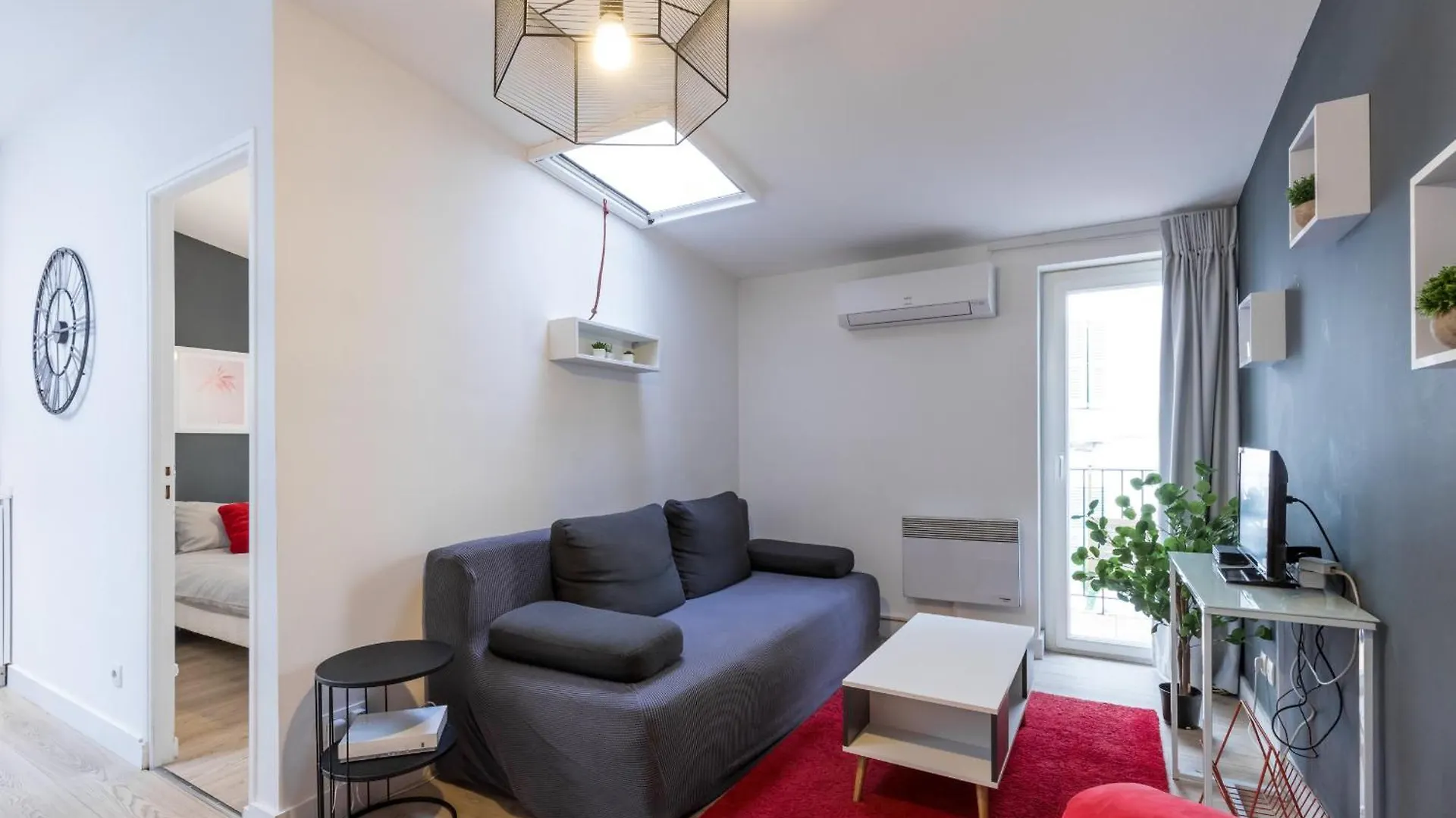 Magenta Square Central 1 Bdr With Ac Nice