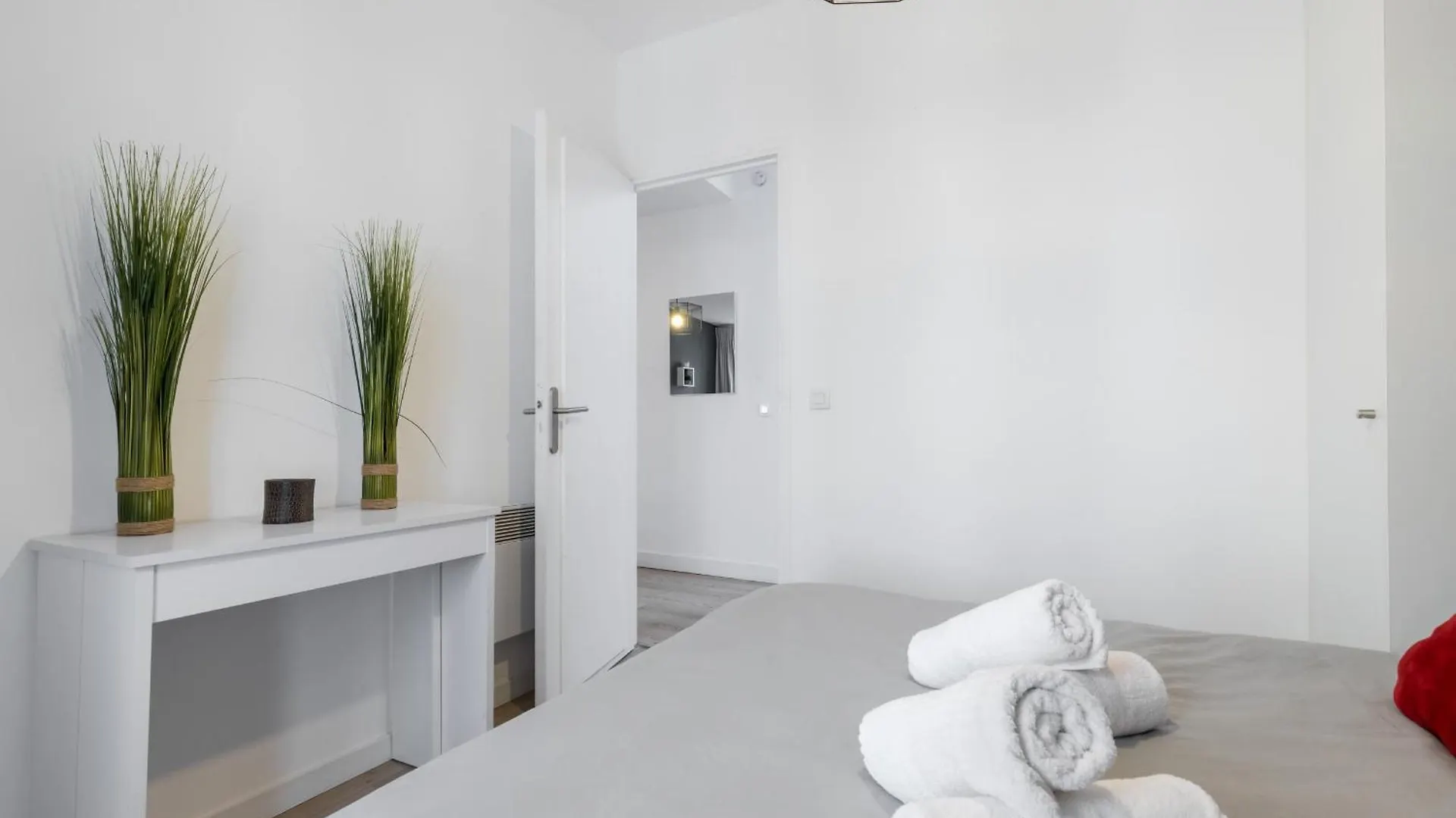 Magenta Square Central 1 Bdr With Ac Nice