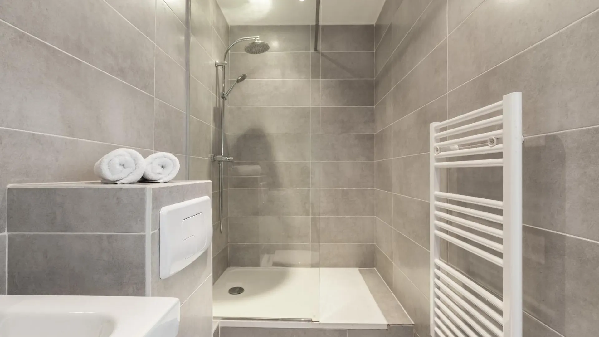 Magenta Square Central 1 Bdr With Ac Apartment Nice